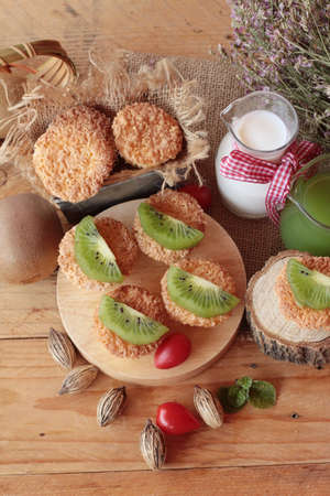 Kiwi cake with fresh milk is deliciousの写真素材