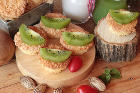 Kiwi cake with fresh milk is deliciousの写真素材