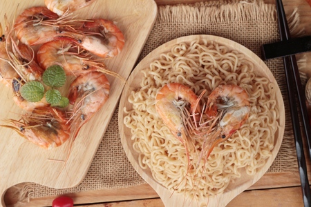 Instant noodle and shrimp baked is deliciousの写真素材