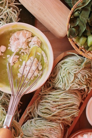 Making jade noodle made of vegetable and eggの写真素材