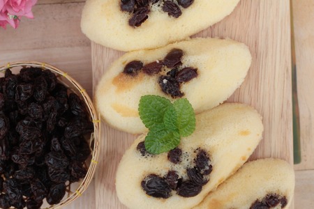 Raisin cake and hot coffee is deliciousの写真素材