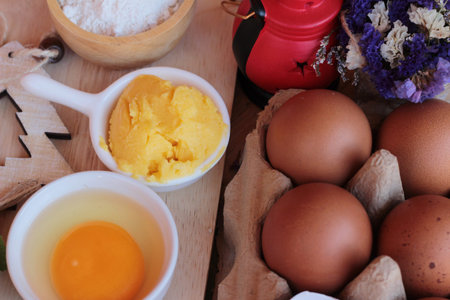 Making egg tart is delicious and egg