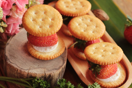 Biscuits with cream cheese and fresh strawberryの写真素材