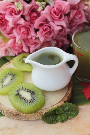 Kiwi juice and fresh kiwi fruit sliceの写真素材