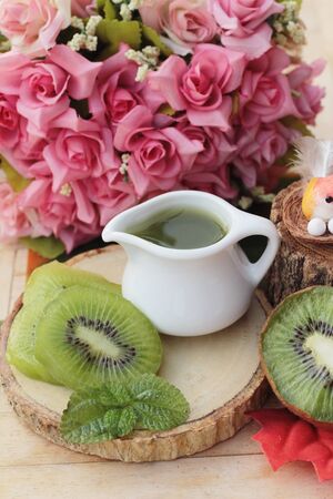 Kiwi juice and fresh kiwi fruit sliceの写真素材