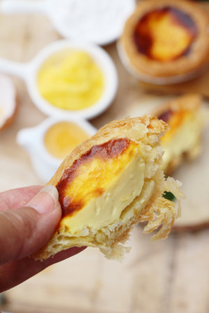 Egg tart is delicious and egg in box