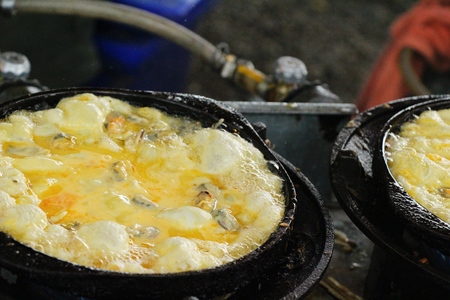 Fried clams crispy with omelet is deliciousの写真素材