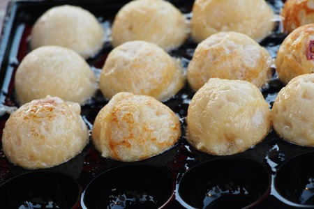 Takoyaki is delicious Japanese food on panの写真素材