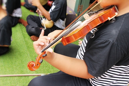 Young musician playing the violinの写真素材