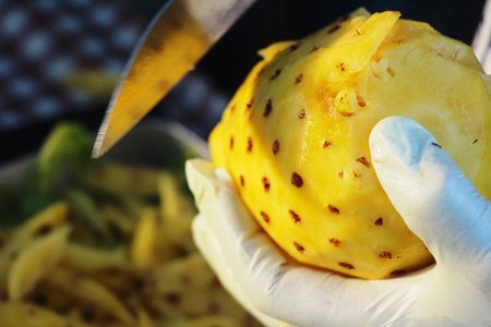 Pineapple peeled is delicious in street food