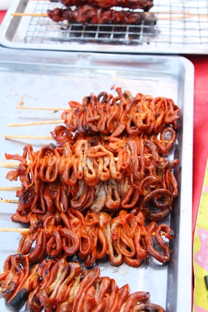 Grilled chicken is delicious in the marketの写真素材