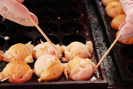 Takoyaki is delicious Japanese food on panの写真素材