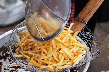 Making french fries is delicious in pan