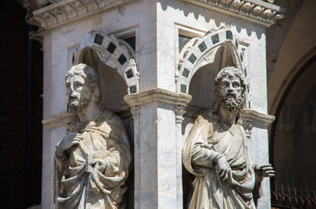 pair of white statues at side of historic archway entranceの写真素材