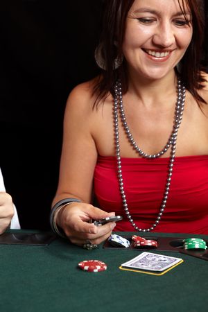 People playing cards, chips and players gambling around a green felt poker table. Shallow Depth of field. Focus on the Hand and Chipsのeditorial素材