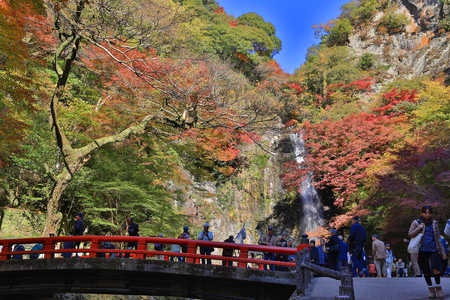 Minoh waterfall in autumn, Osaka, Japanのeditorial素材