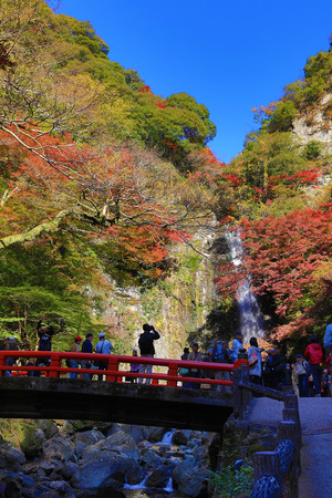 Minoh waterfall in autumn, Osaka, Japanのeditorial素材