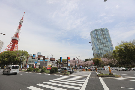 the tokyo tower with cloudy sky at 2016のeditorial素材