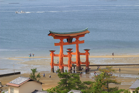 Floating orange shinto shrine of Miyajimaのeditorial素材