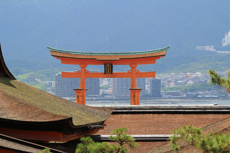 Floating orange shinto shrine of Miyajimaのeditorial素材