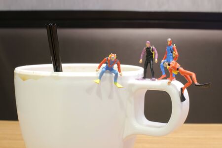 the min diver waiting on the mug,の写真素材