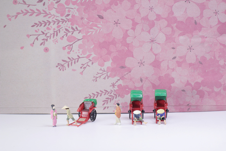 a Mini statue and red vintage oriental rickshaw cabの写真素材