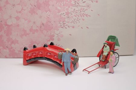 a Mini statue and red vintage oriental rickshaw cabの写真素材