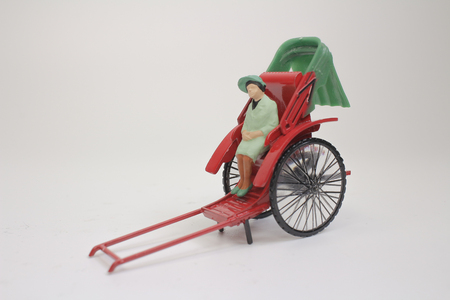 a Mini statue and red vintage oriental rickshaw cabの写真素材