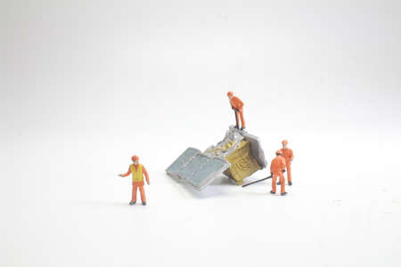 the mini fiigure work with the broke Space satellite