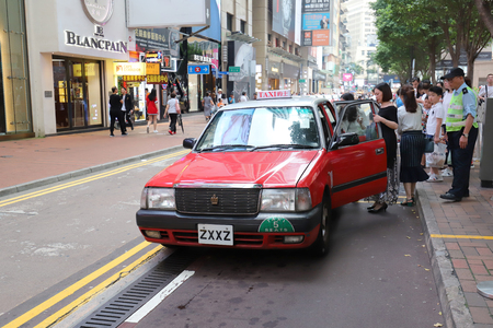 HK red taxi or red cab waiting for passengerのeditorial素材
