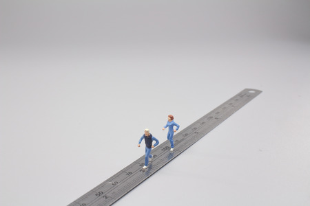 the mini figure runner race on rule