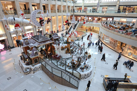 9 Dec 2019, interior of the Landmark shopping mall. The Landmark, Hong Kong.のeditorial素材