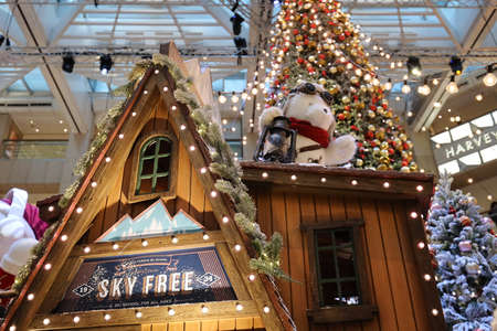 27 Nov 2020 Christmas decorations at the Landmark shopping mall in Hong Kong.のeditorial素材