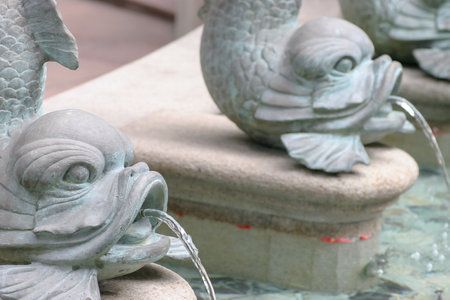 15 May 2005: the pond at Grand Millennium Plaza, Hong Kongのeditorial素材