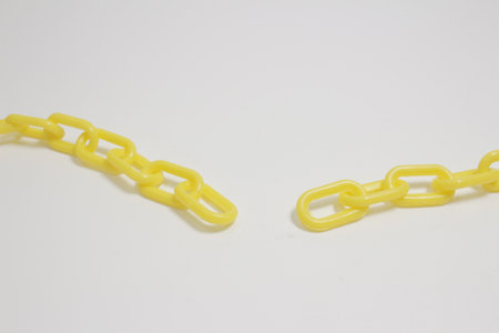 the yellow plastic chain length, Broken link