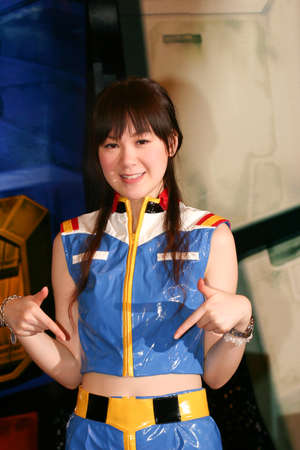 26 Dec 2004 the Smiling gundam promoter at the toys event