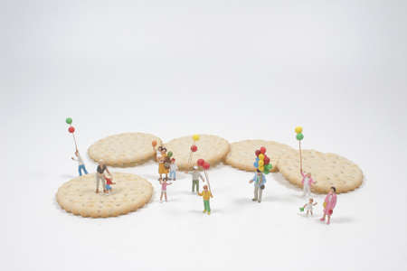 a children figures holding balloon on biscuitの写真素材