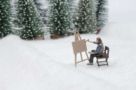 figure  painter at work in the mountainsの写真素材