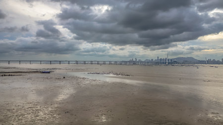 a Shenzhen Bay bridge that connects Shenzhen with Hong Kong