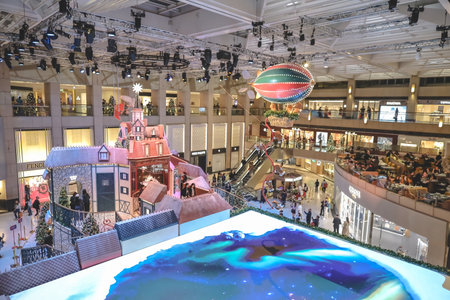 Luxury mall holiday installation, lights, tree, photo spots