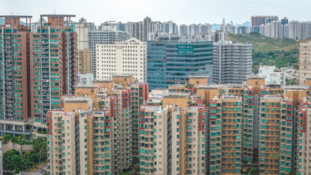 housing estate contrasting with countryside farmland scenery Dec 20 2025のeditorial素材