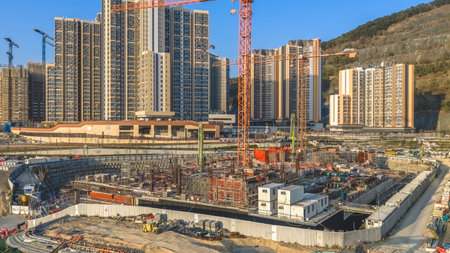 A Clear sunlight highlights Anderson development buildings Jan 18 2026のeditorial素材