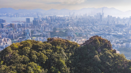 Famous mountain ridge rises above dense urban skyline Jan 25 2026のeditorial素材