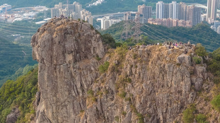 Mountain ridge stands prominently above tightly packed cityscape Jan 25 2026のeditorial素材