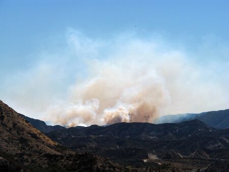 SAN BERNARDINO CALIFORNIA - NOVEMBER 05: San Bernardino County California Devore Brush Fire 2012のeditorial素材