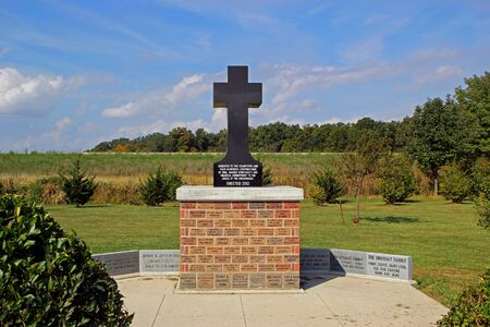 EFFINGHAM, IL - OCTOBER 10: Statue Dedicated to the Volunteers of The Cross at the Crossroads 2013のeditorial素材
