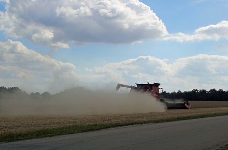 EFFINGHAM, IL - OCTOBER 10: A modern combine harvester working on a crop 2013のeditorial素材