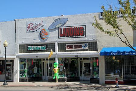 ROSWELL, NEW MEXICO - OCTOBER 06: Main Street in Roswell with Alien Gift Shops 2013のeditorial素材
