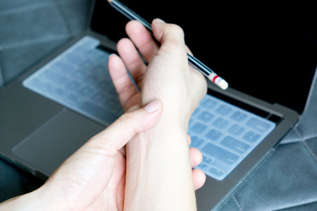 man touching wrist and thumb He squeezed his thumb and wrist. He had a tendon injury. Arthritis of the wrist from computer workの写真素材