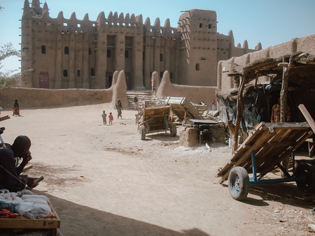 Timbuktu, Mali, Africa - February 3, 2008: Street view of the city of Timbuktu in Mali Africa.のeditorial素材